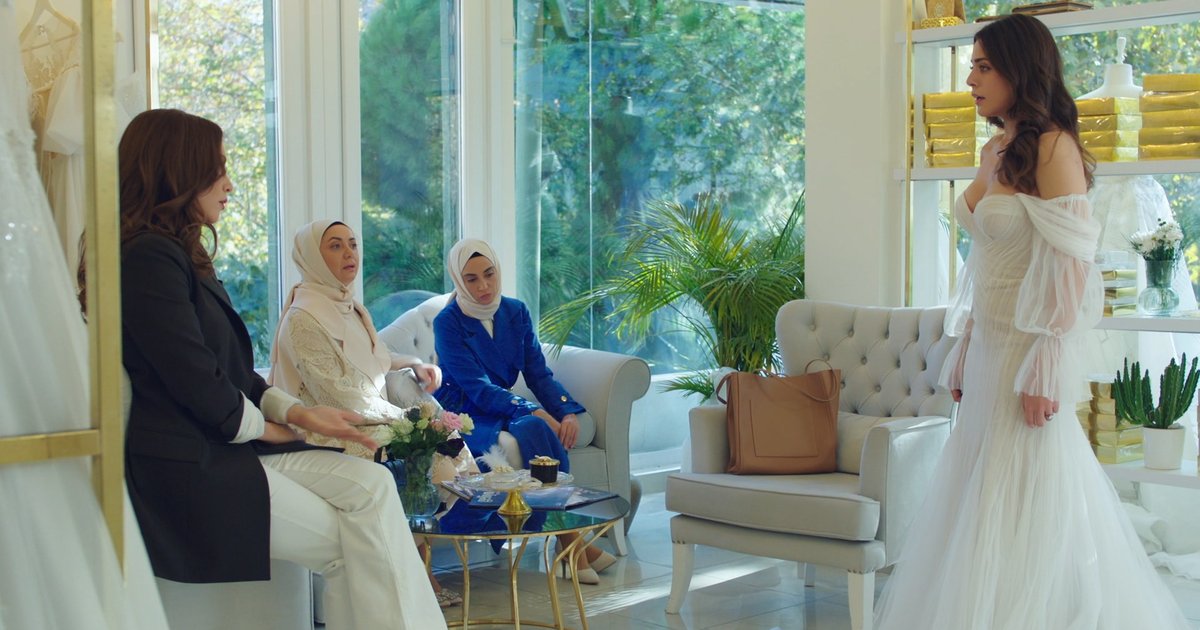 Kızılcık Şerbeti Dizisi Son Bölüm Kıyafetleri, Markaları ve Karakterlerin Kombinleri