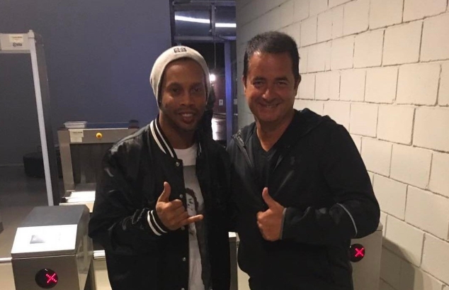 Ronaldinho Survivor'a katılacak mı? Futbolcu Ronaldinho kimdir, kaç yaşında?